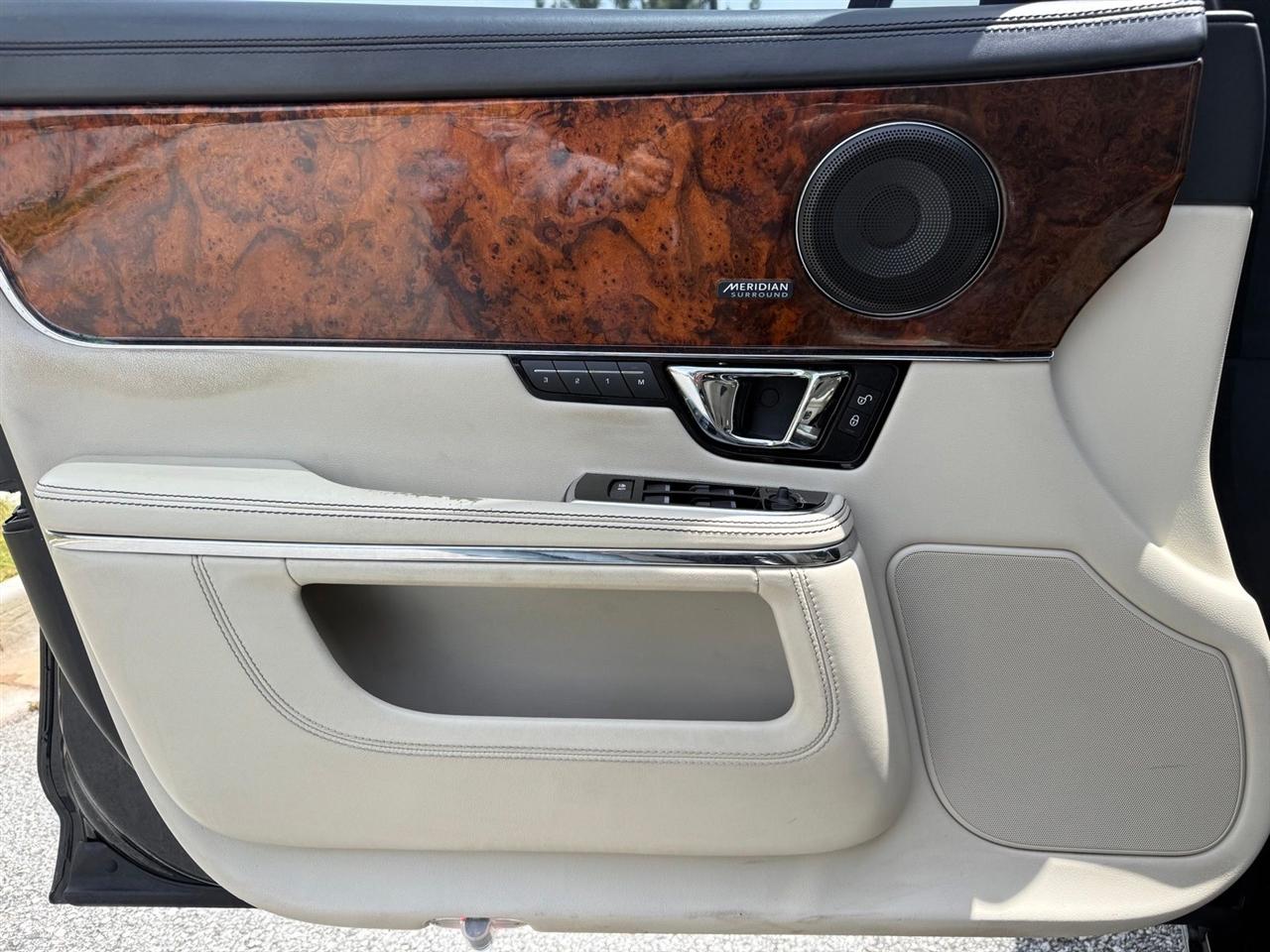 Jaguar XJ  2015