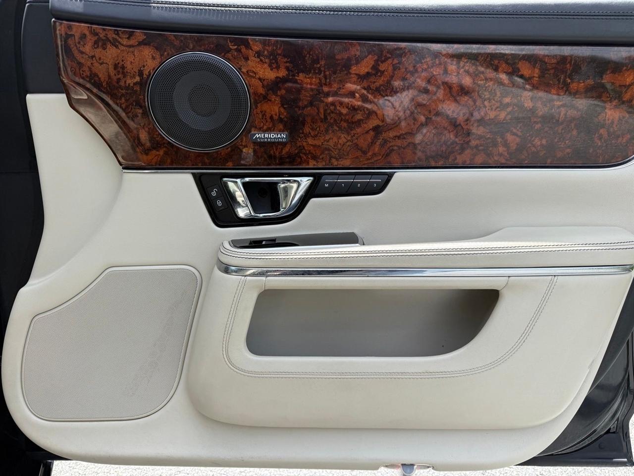 Jaguar XJ  2015