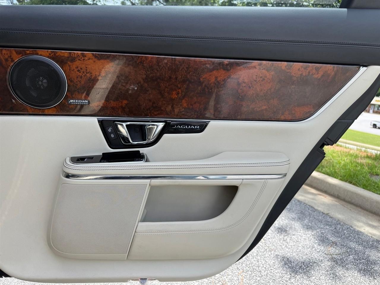 Jaguar XJ  2015
