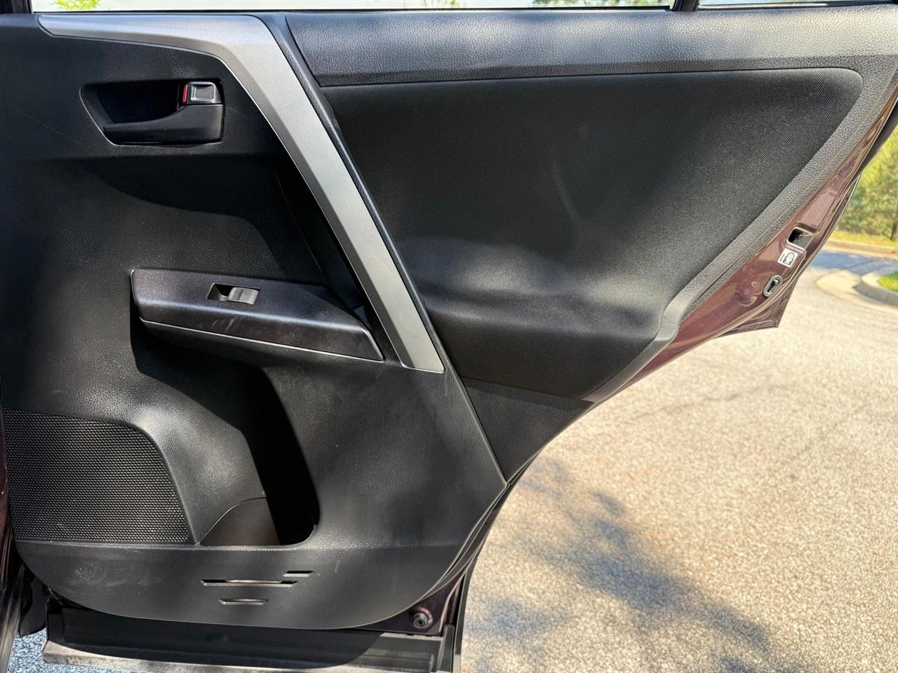 Toyota RAV4  2018