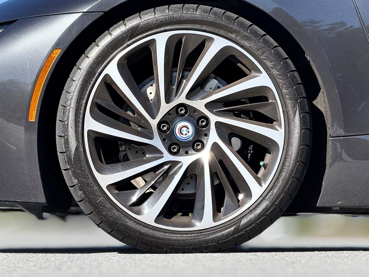 BMW i8  2015