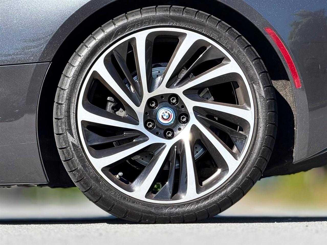 BMW i8  2015
