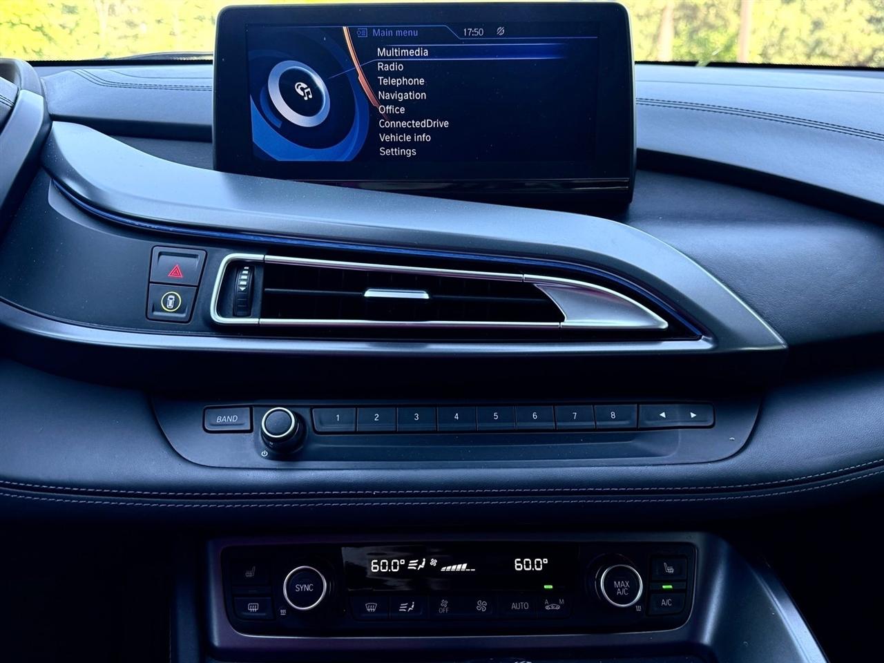 BMW i8  2015