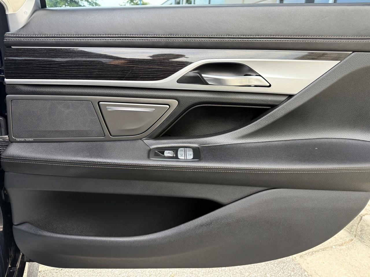 BMW 7 Series  2019