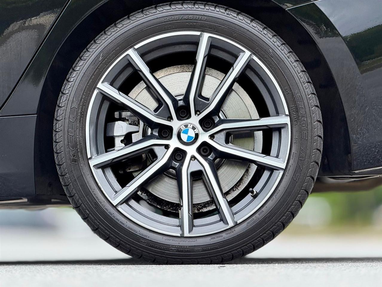 BMW 3 Series  2019