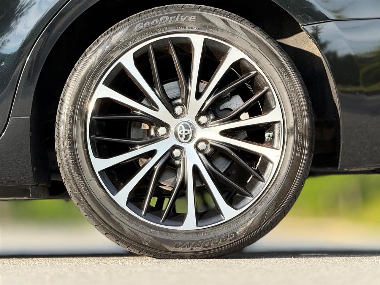 Toyota Camry  2019
