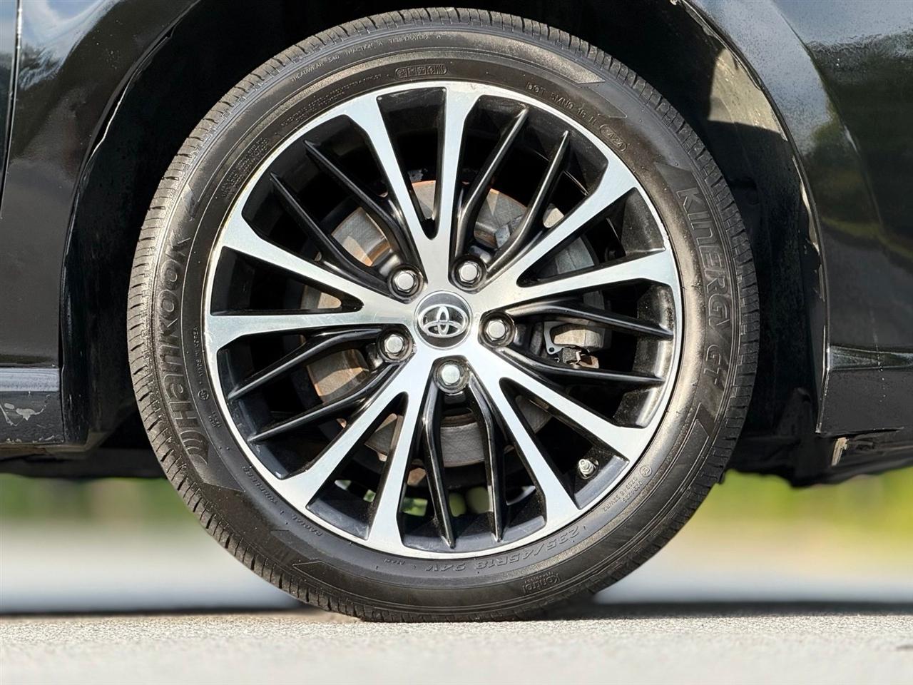 Toyota Camry  2019