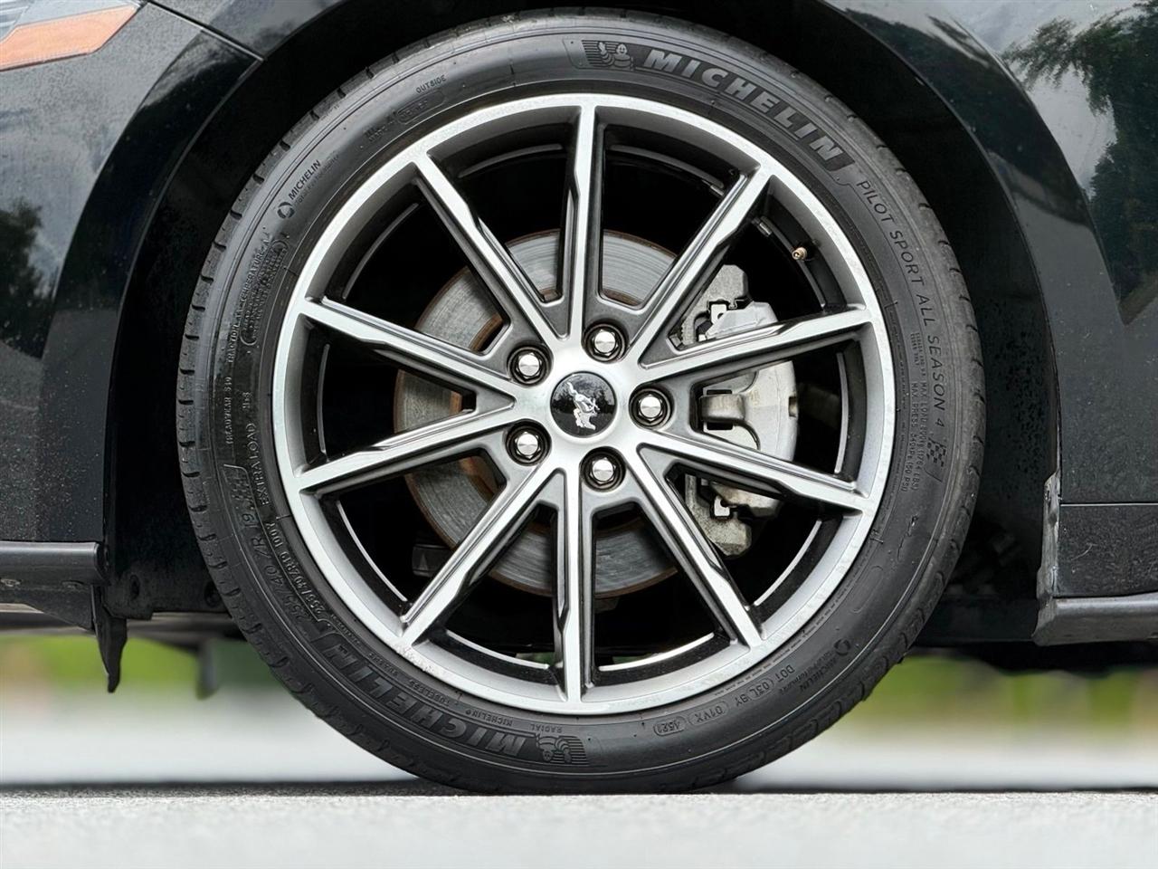 Ford Mustang  2019