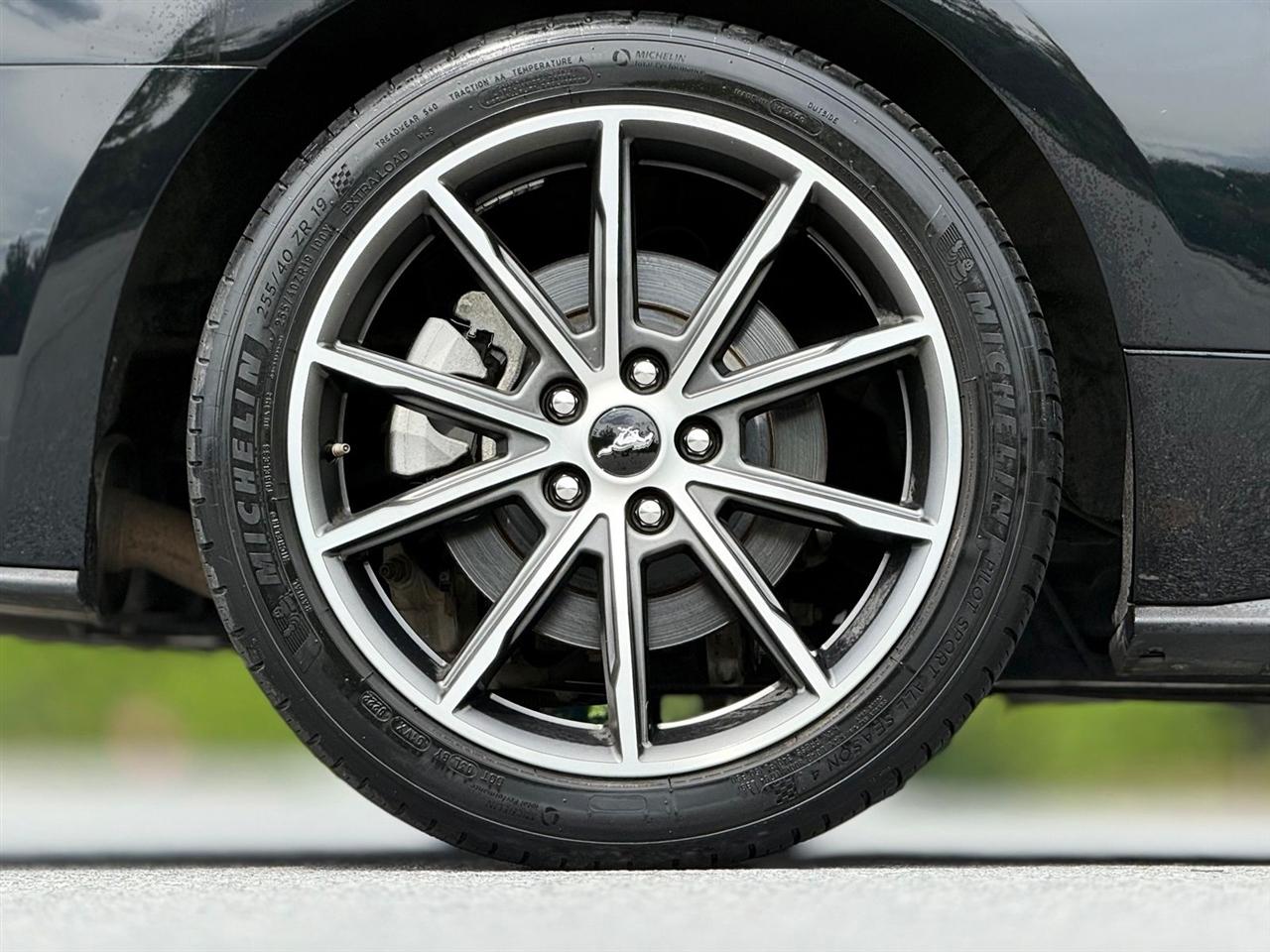 Ford Mustang  2019