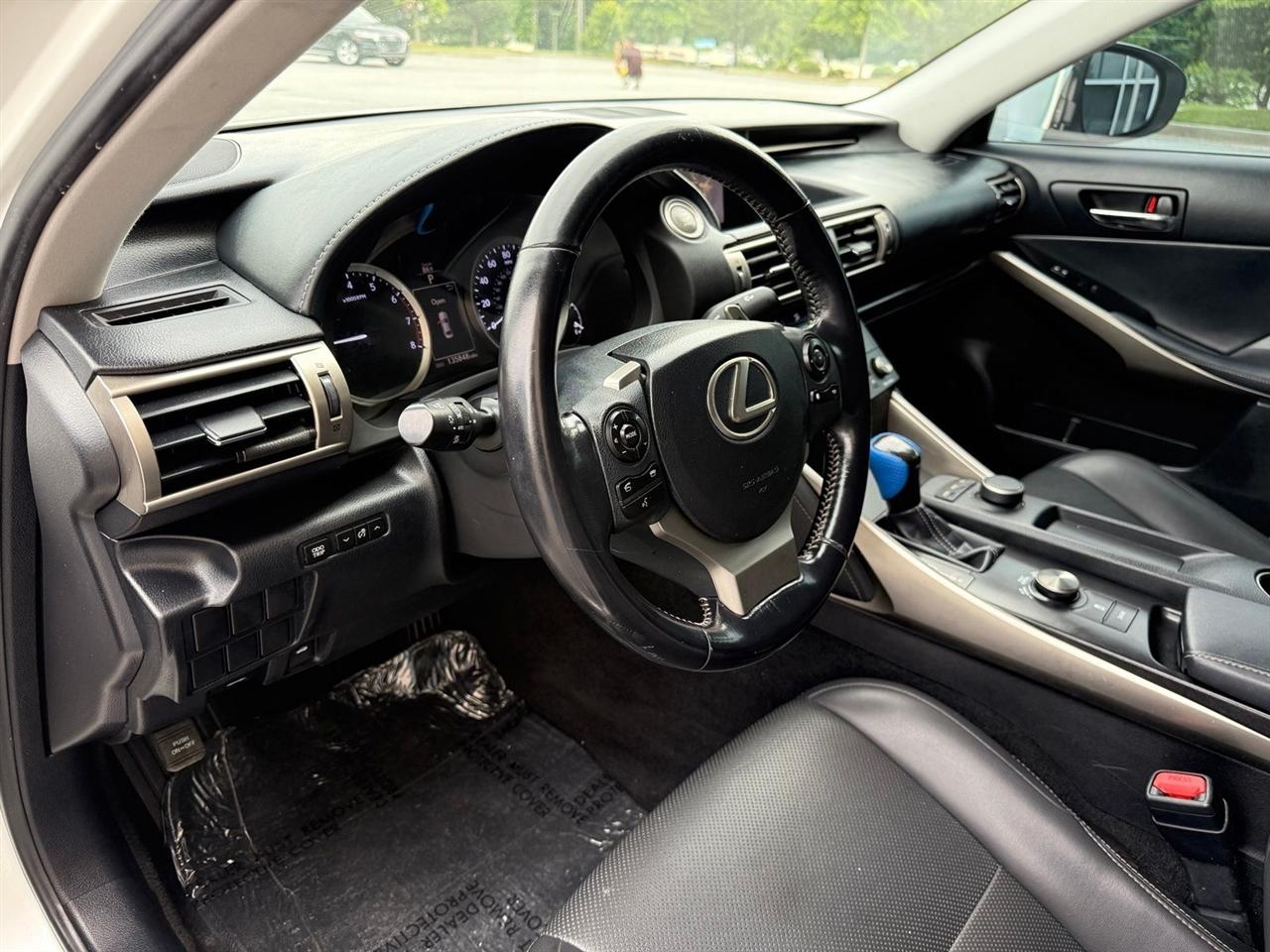 Lexus IS 200t  2016