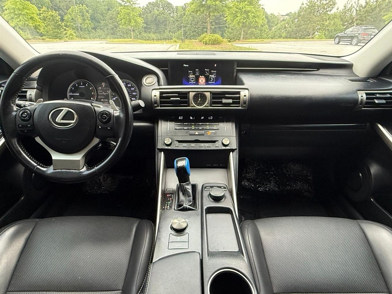 Lexus IS 200t  2016
