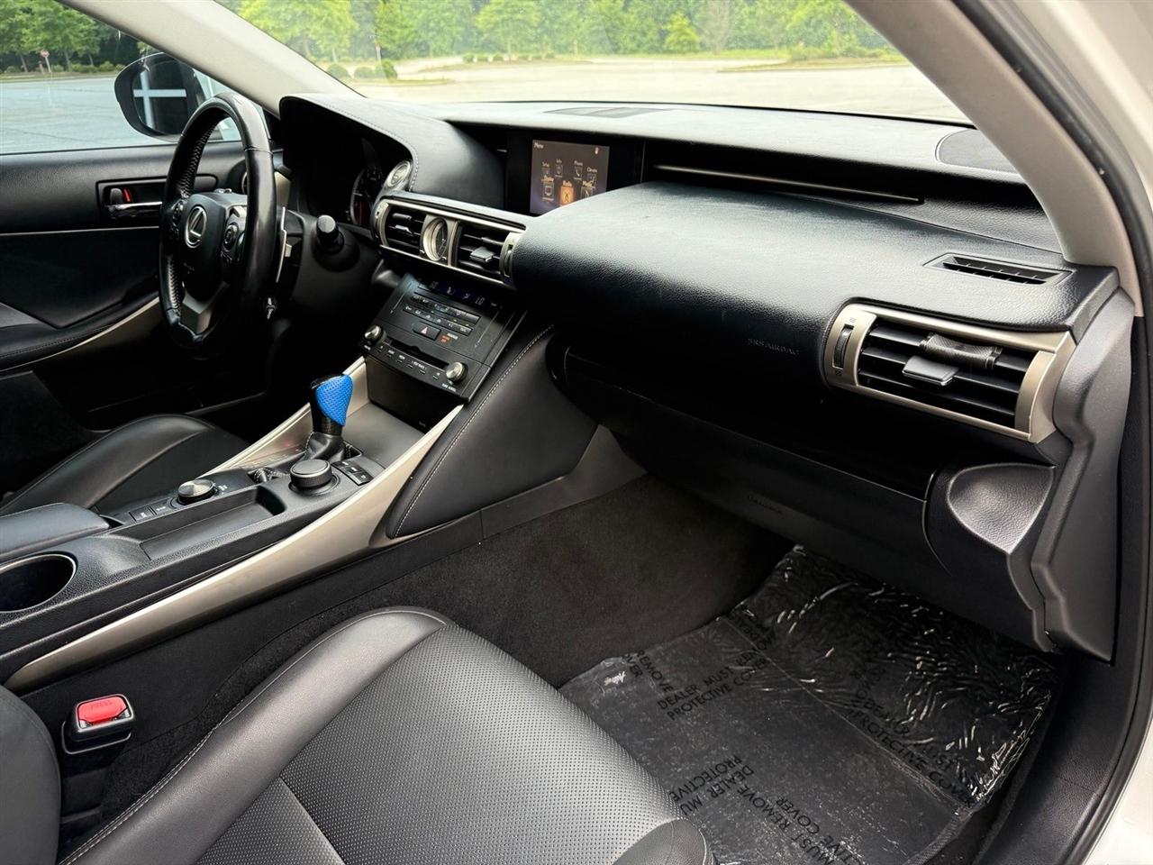 Lexus IS 200t  2016