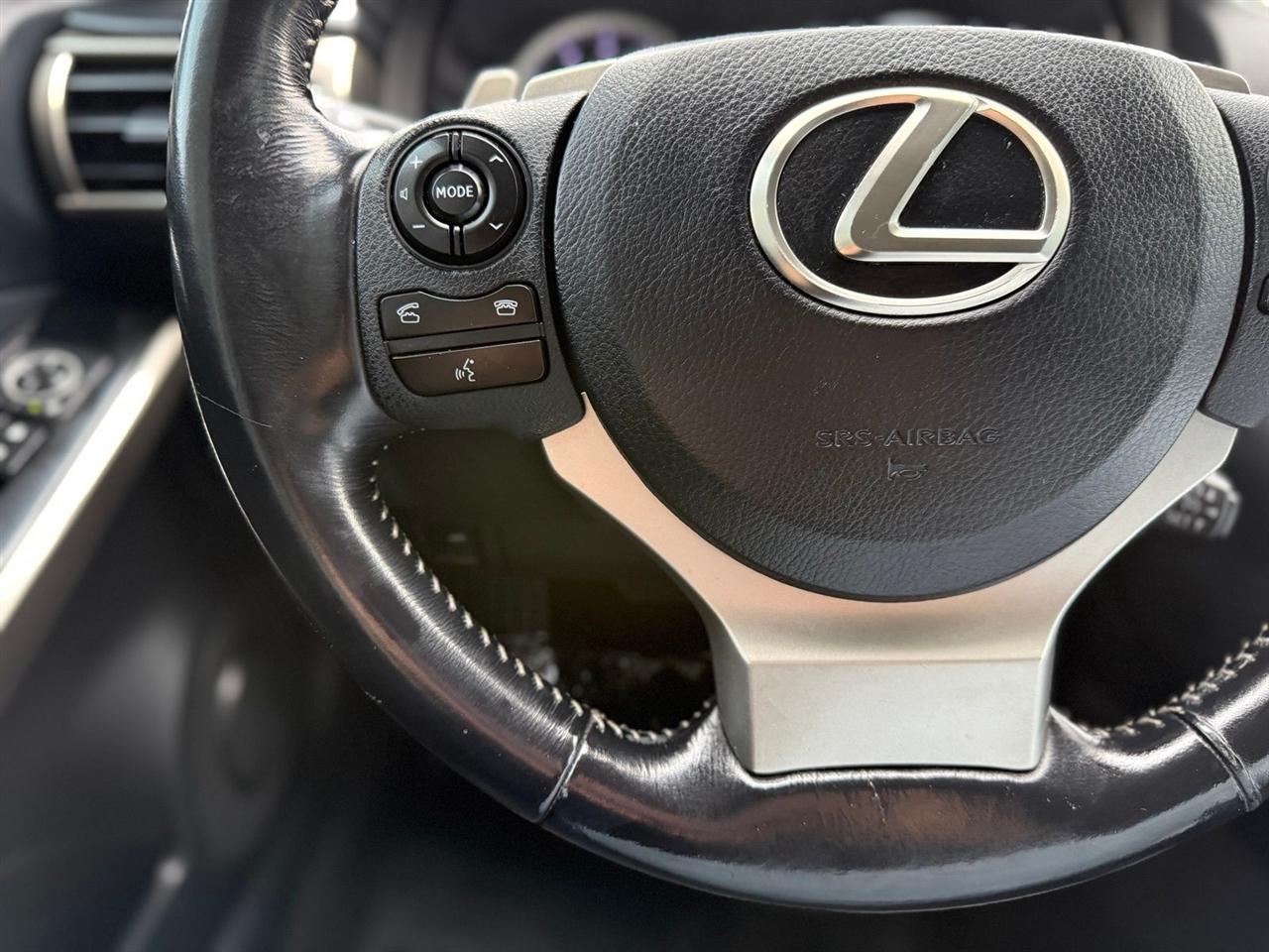 Lexus IS 200t  2016