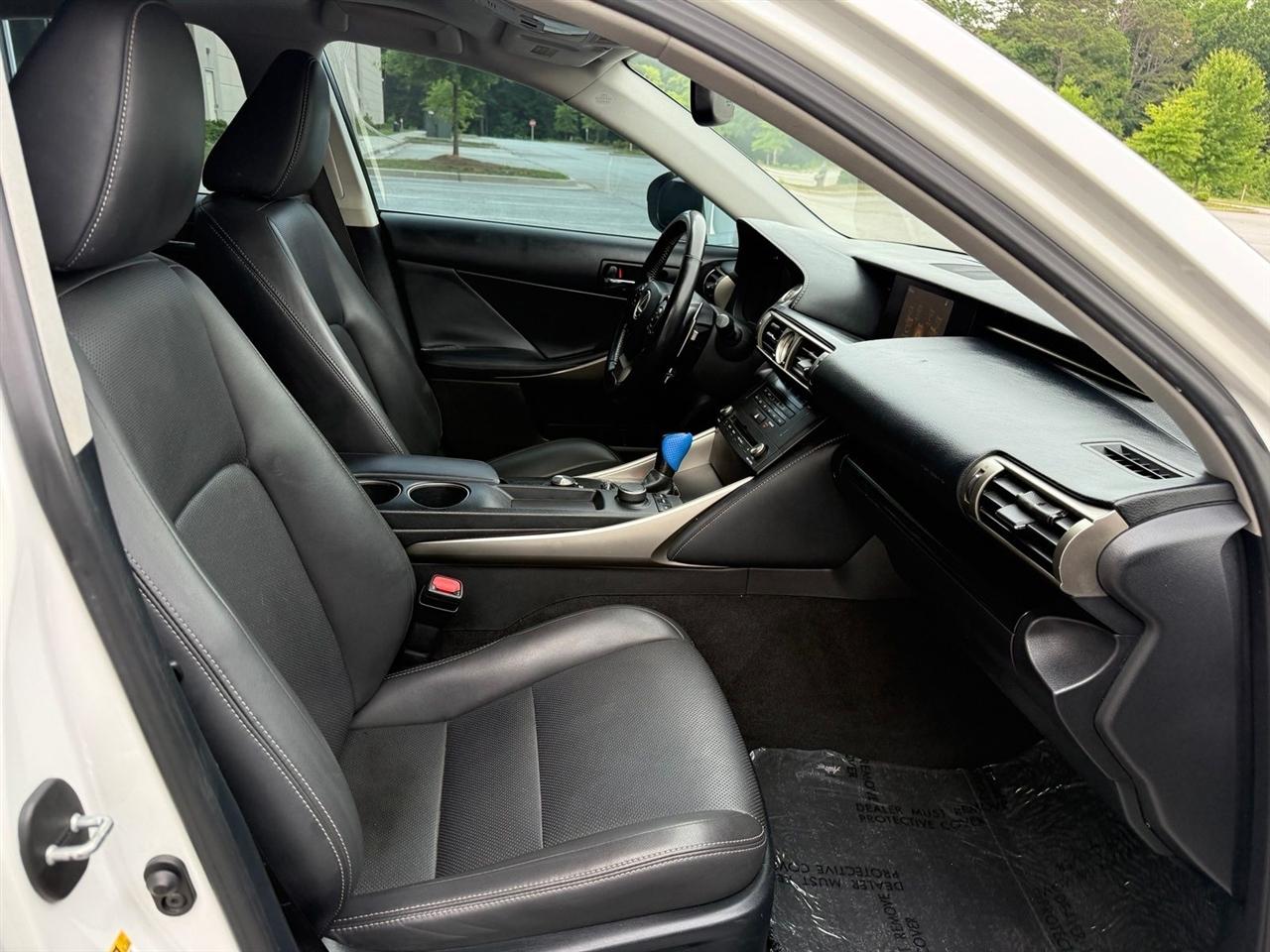 Lexus IS 200t  2016