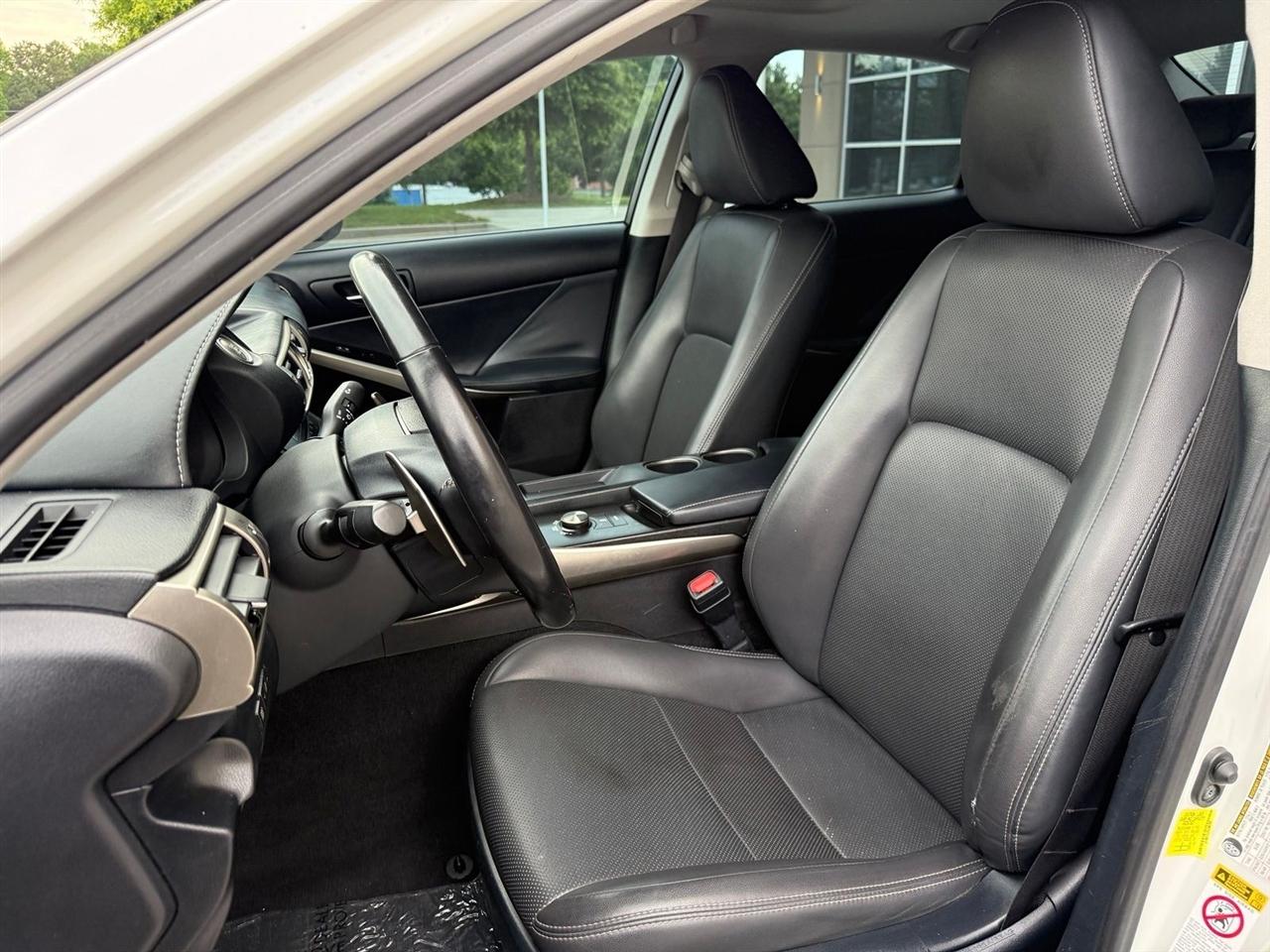 Lexus IS 200t  2016