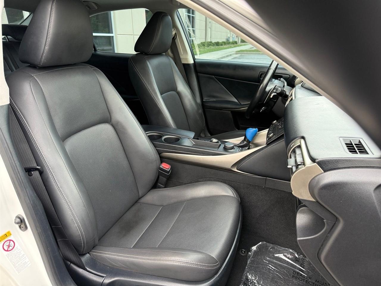 Lexus IS 200t  2016