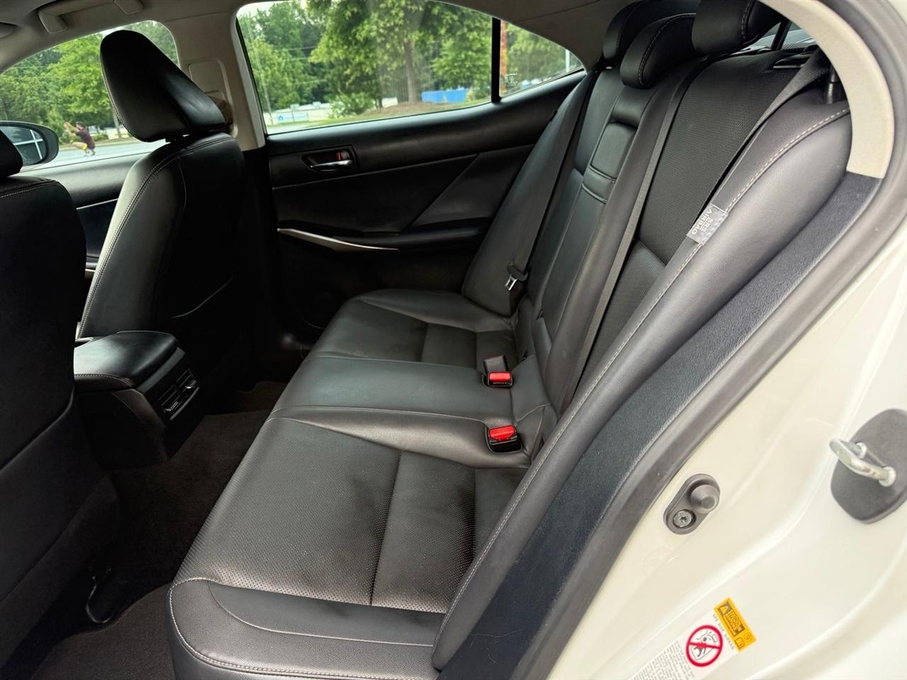 Lexus IS 200t  2016