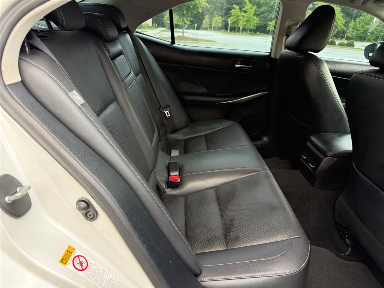 Lexus IS 200t  2016