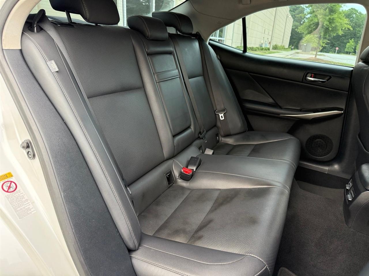 Lexus IS 200t  2016
