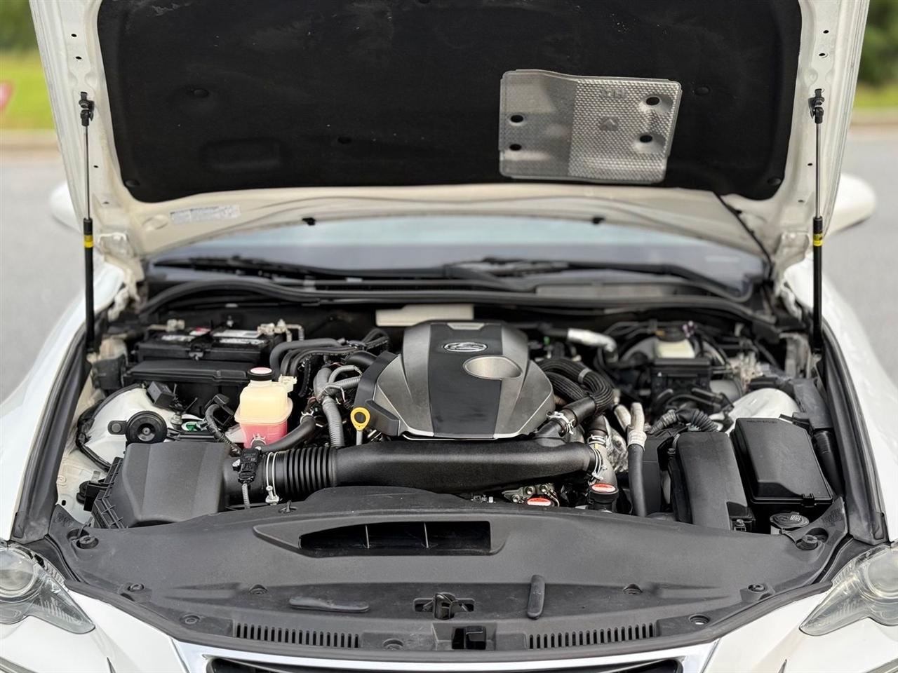 Lexus IS 200t  2016
