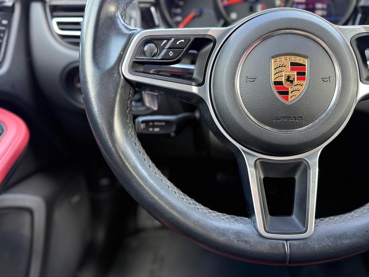 Porsche Macan  2020