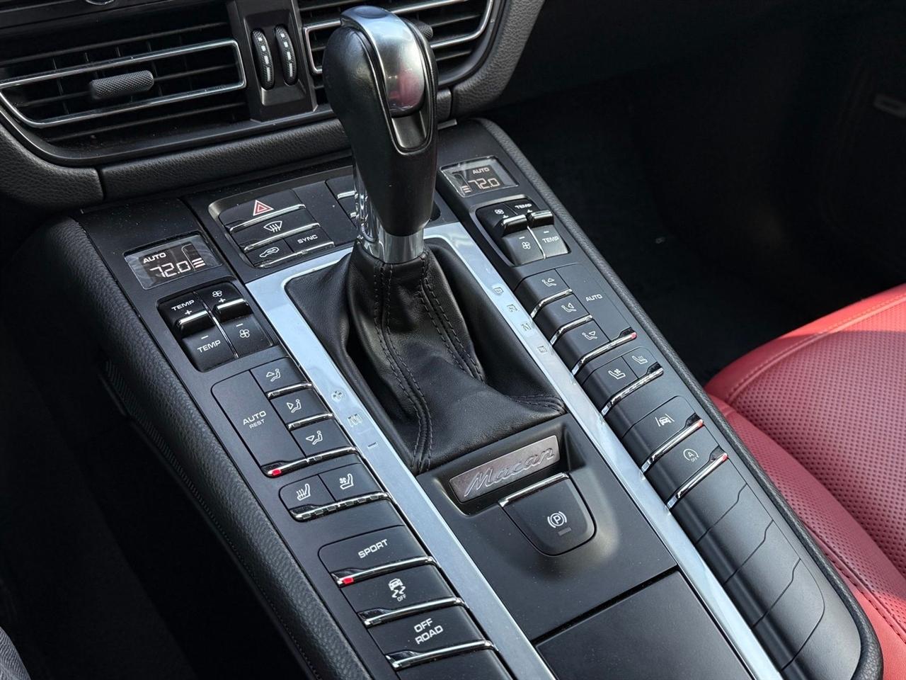 Porsche Macan  2020