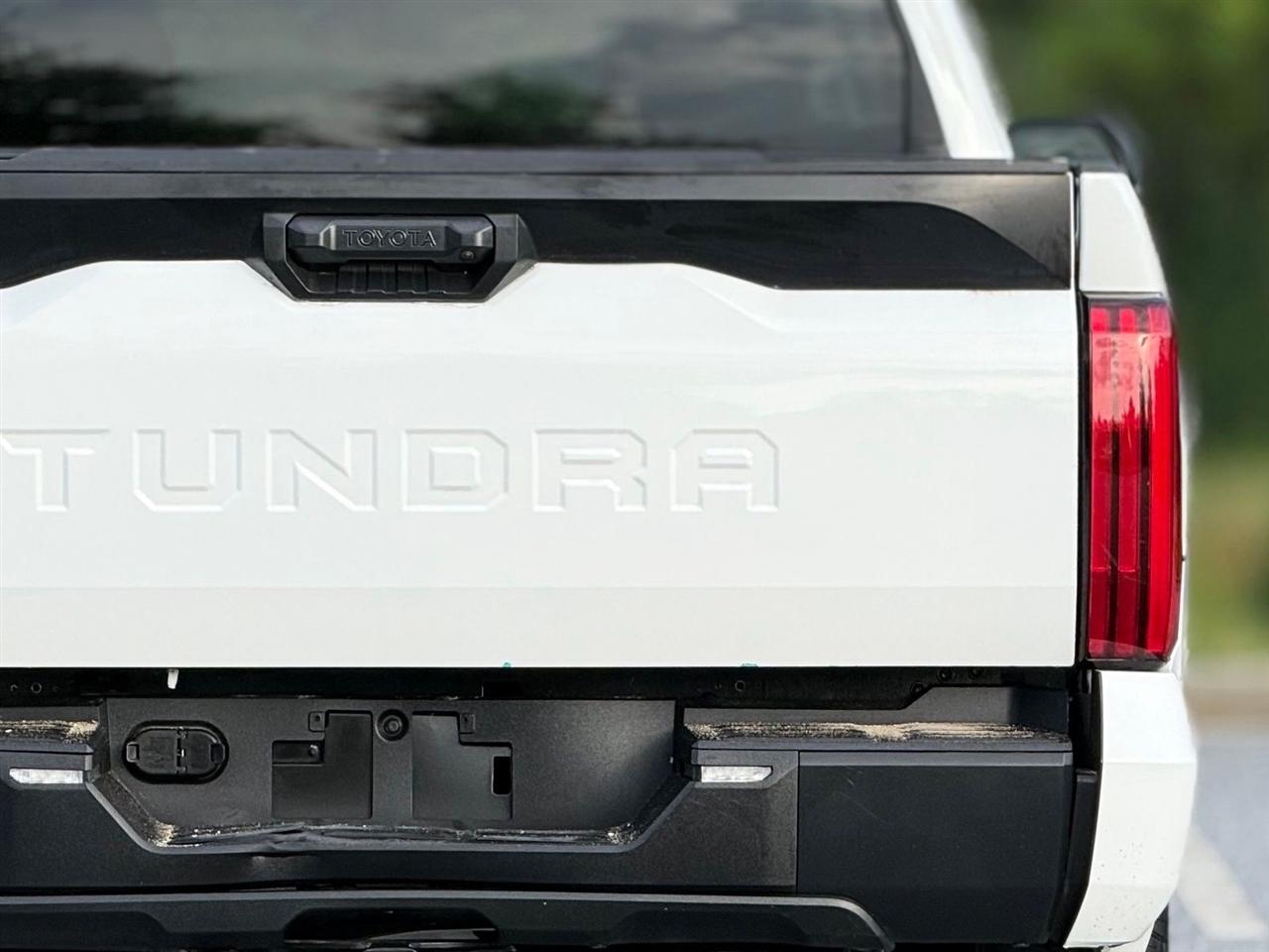Toyota Tundra 4WD  2024