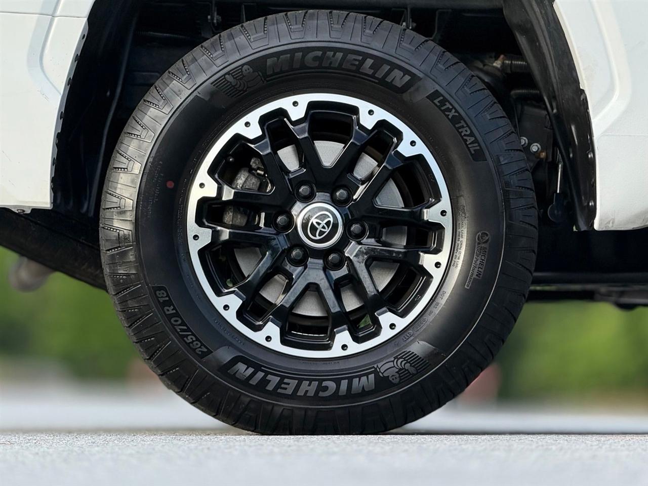 Toyota Tundra 4WD  2024