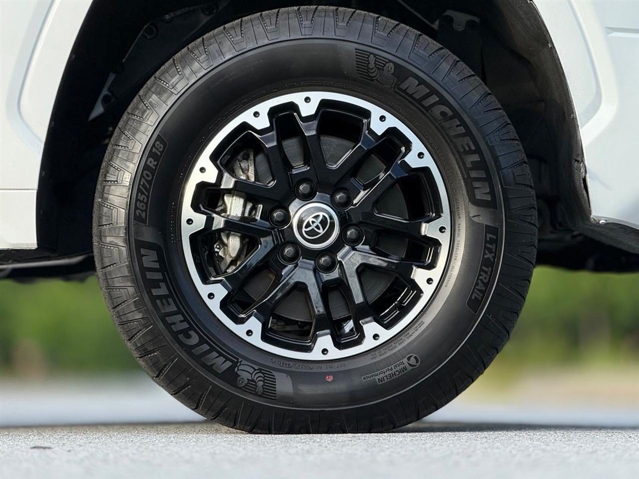 Toyota Tundra 4WD  2024
