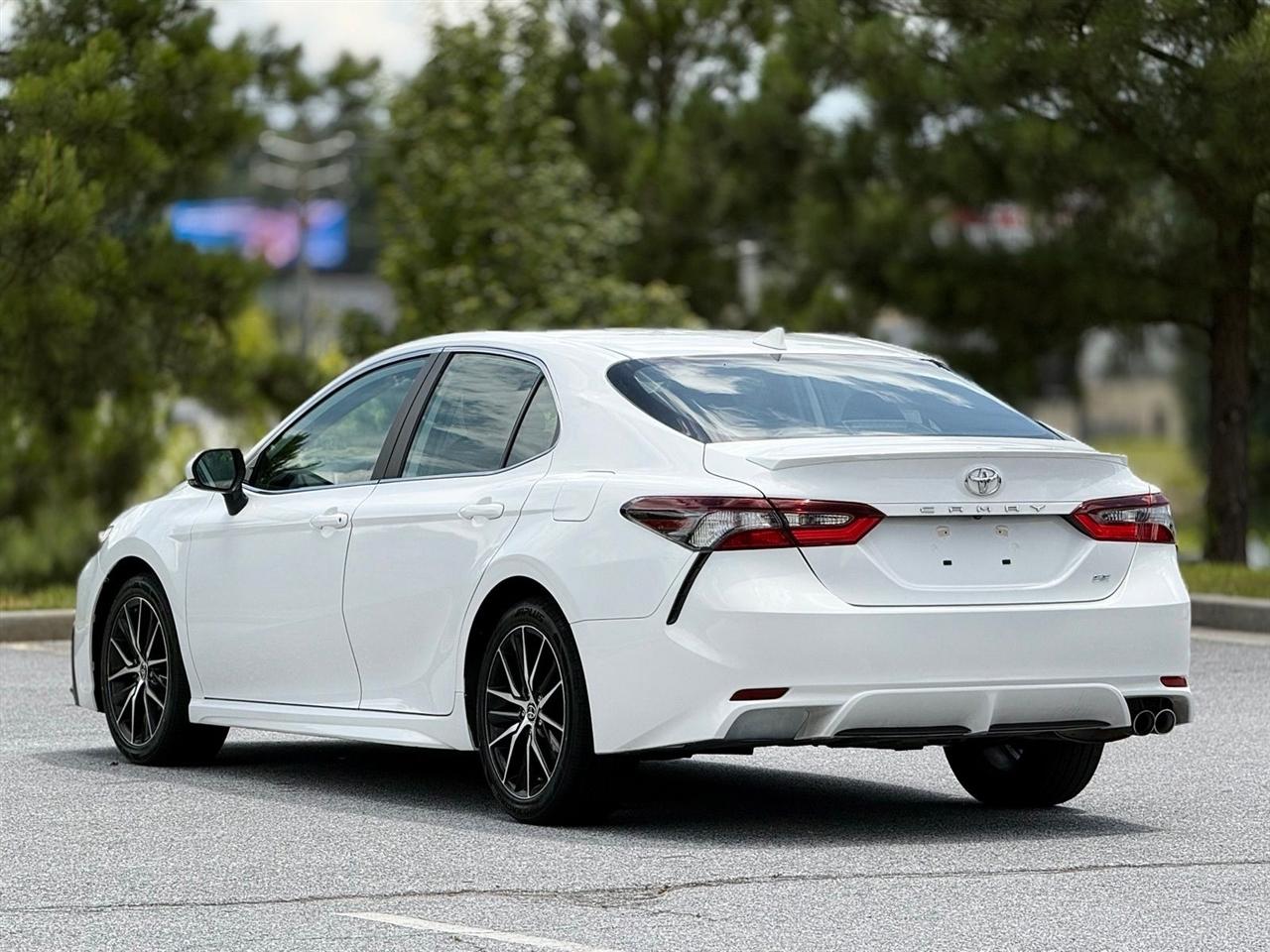 Toyota Camry  2023