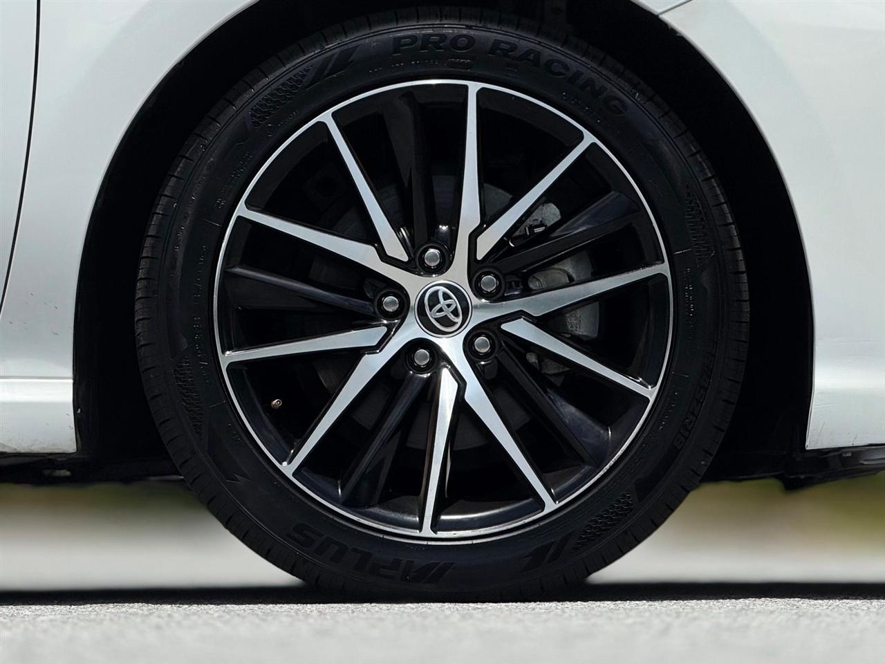 Toyota Camry  2023