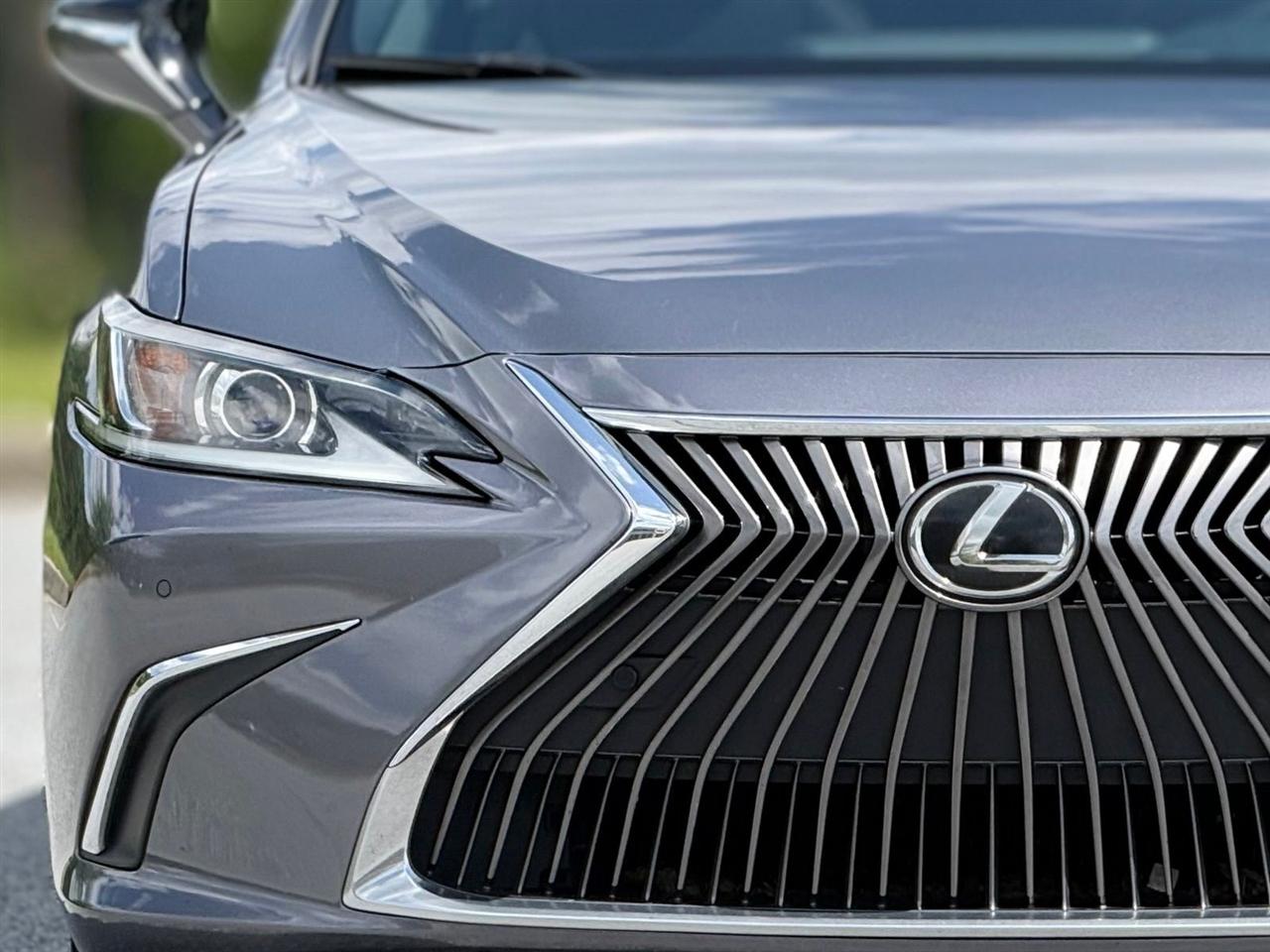 Lexus ES  2019