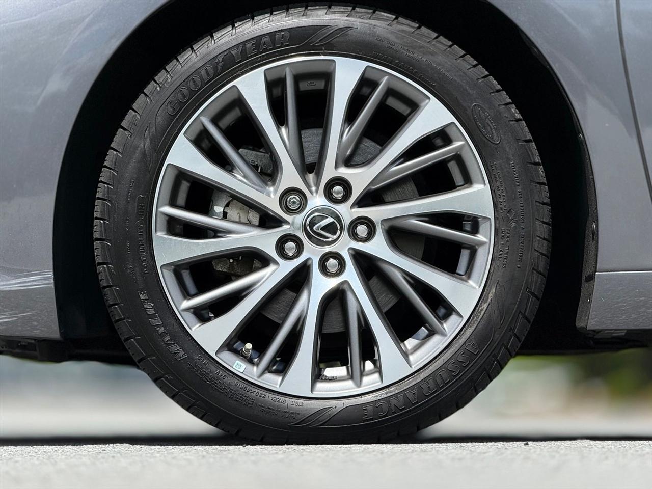 Lexus ES  2019