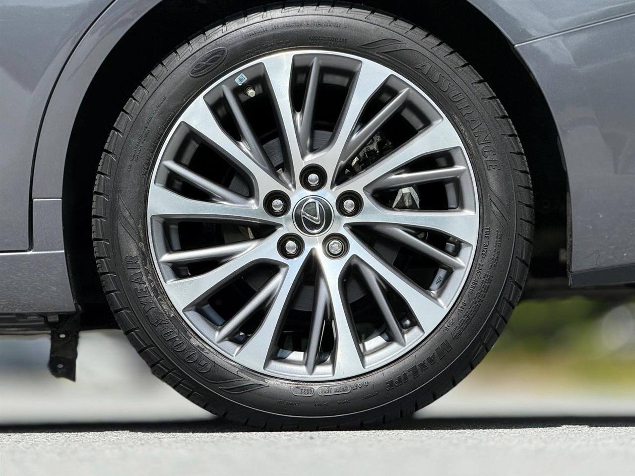 Lexus ES  2019