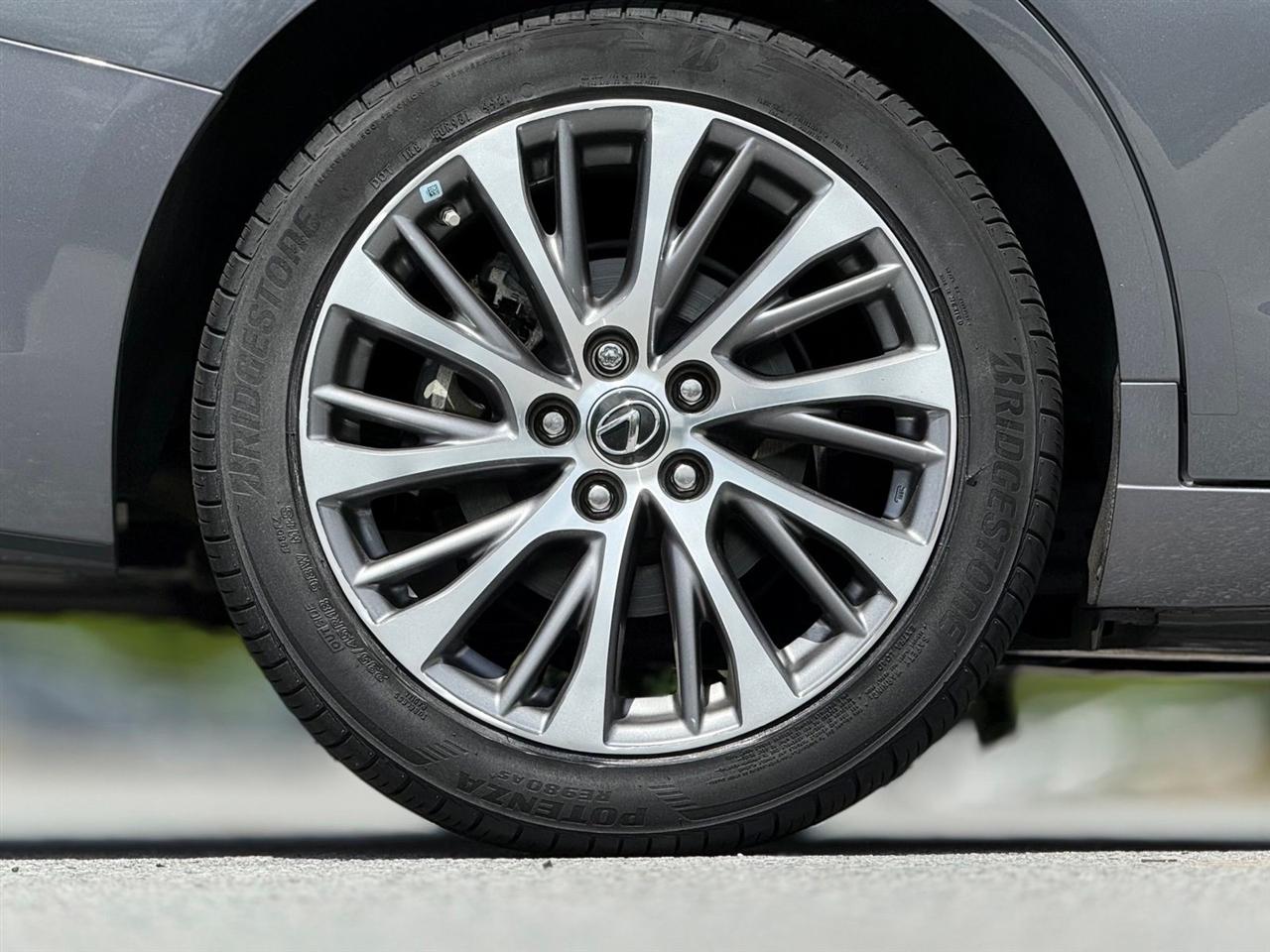Lexus ES  2019
