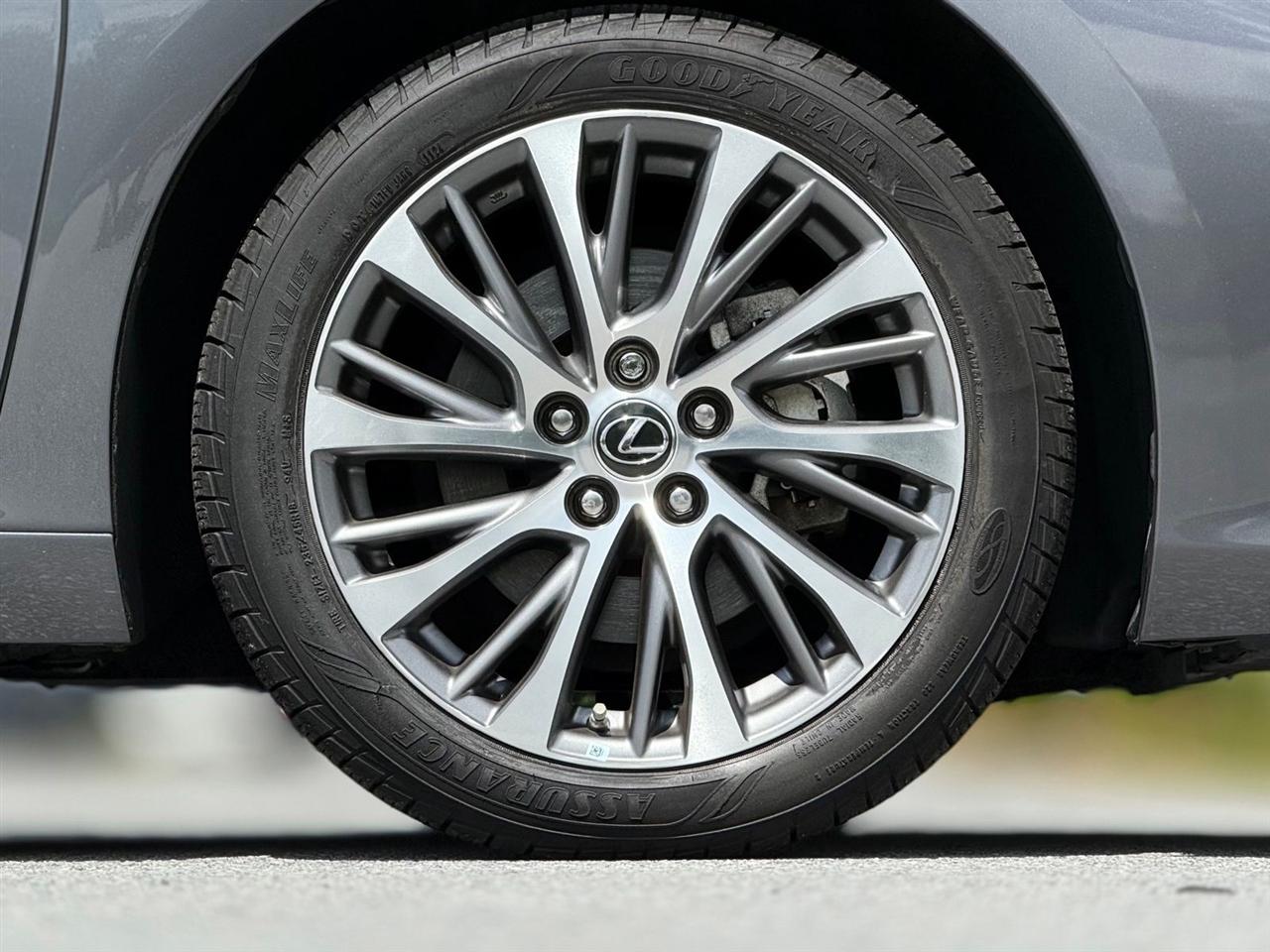 Lexus ES  2019