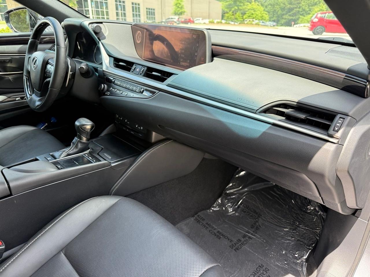 Lexus ES  2019