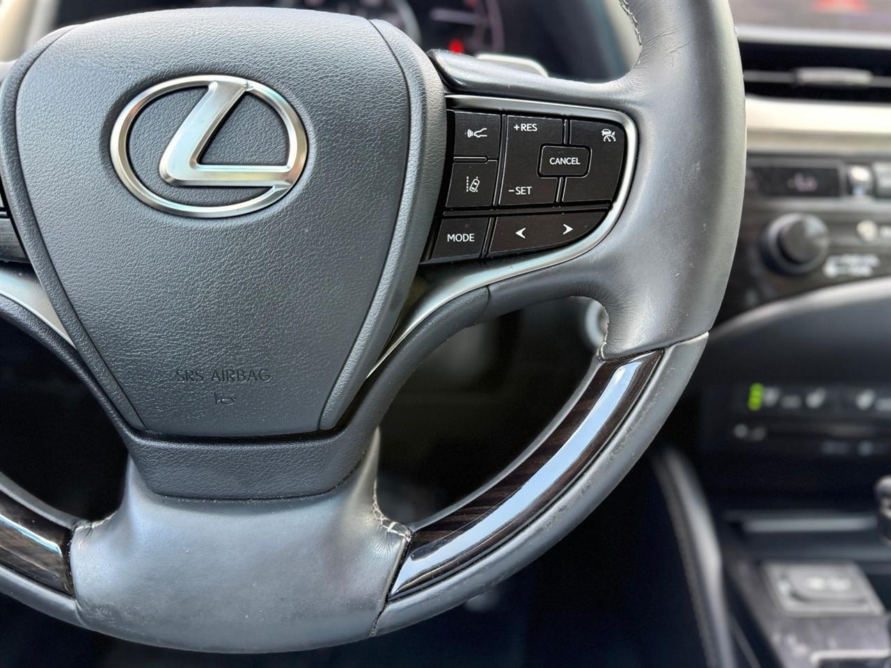 Lexus ES  2019