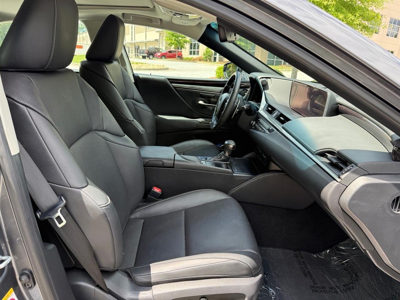 Lexus ES  2019