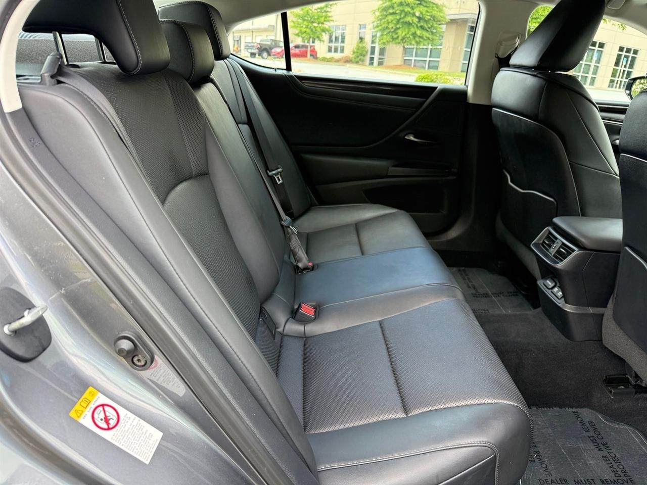 Lexus ES  2019