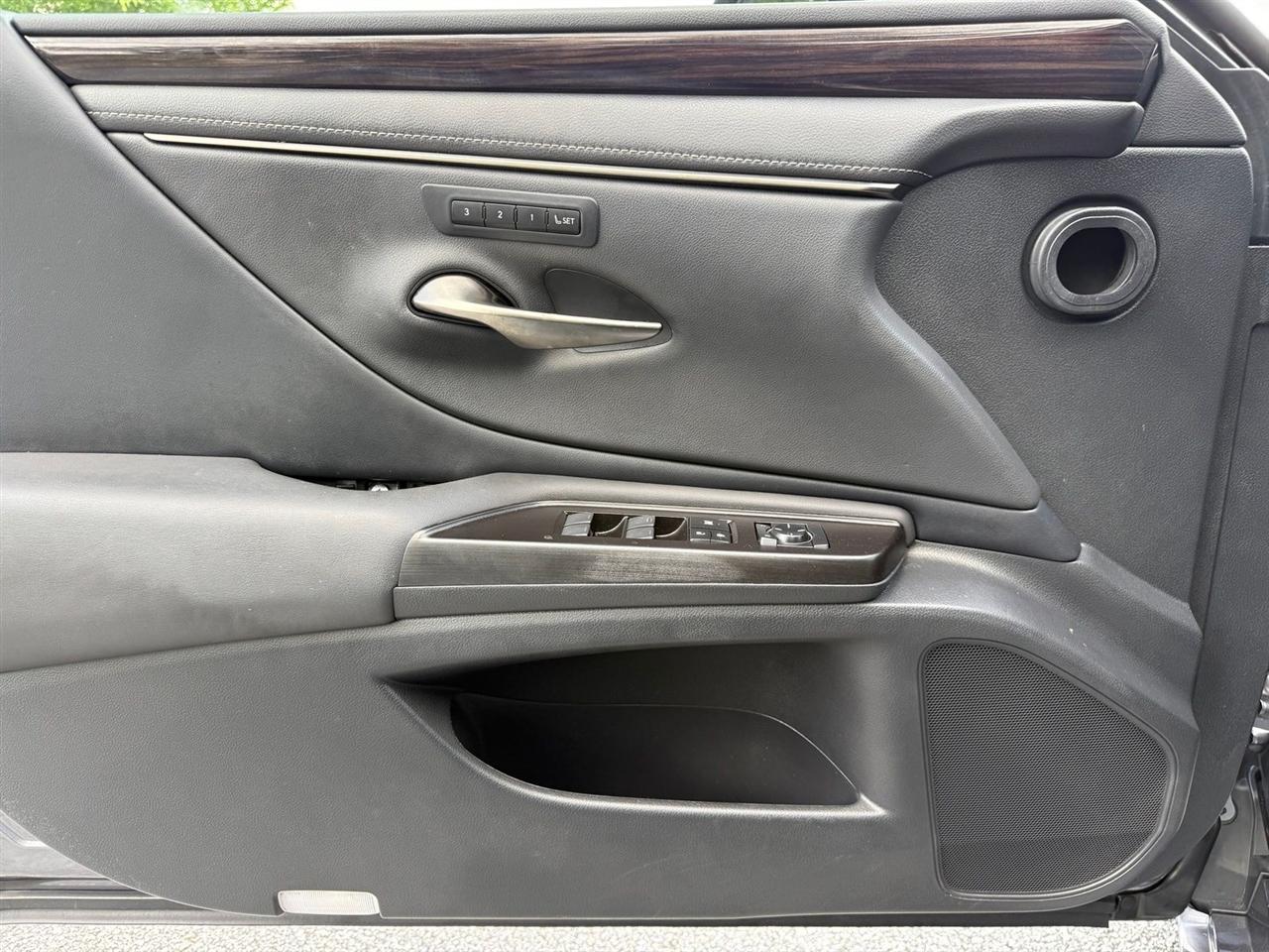 Lexus ES  2019