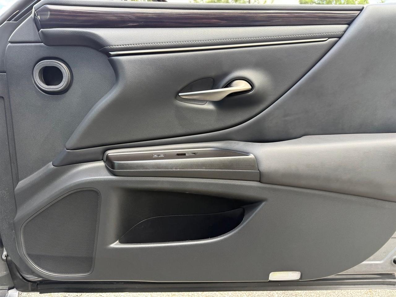 Lexus ES  2019
