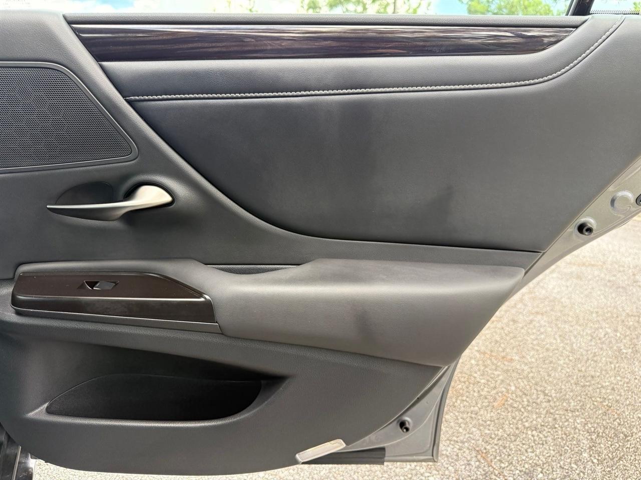 Lexus ES  2019