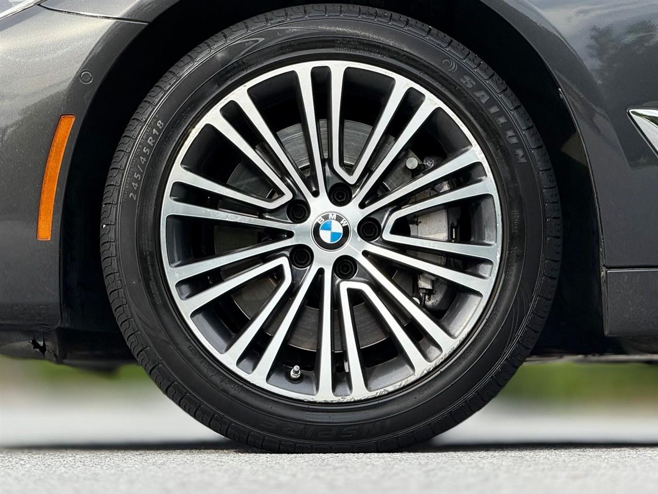 BMW 5 Series  2019