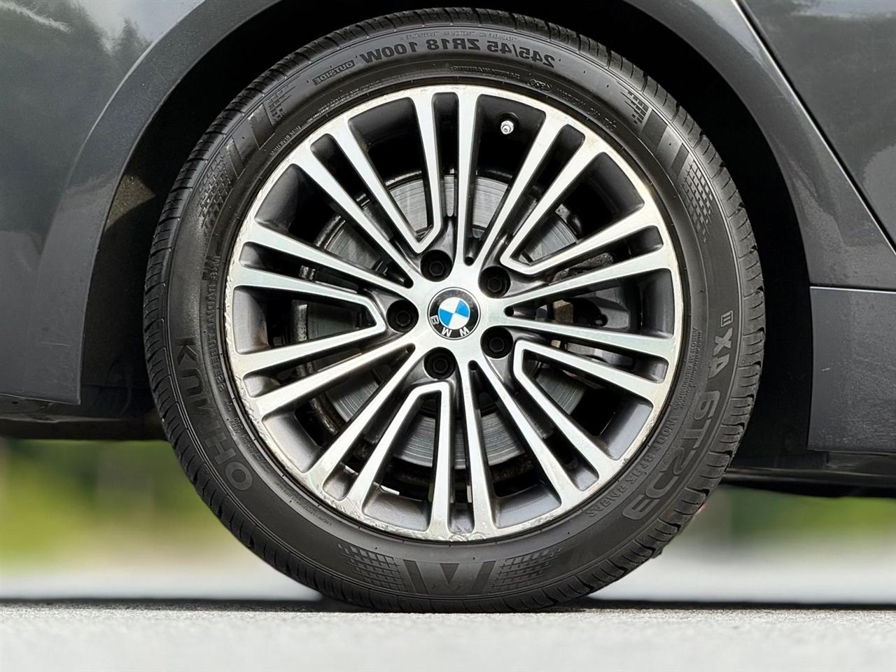 BMW 5 Series  2019