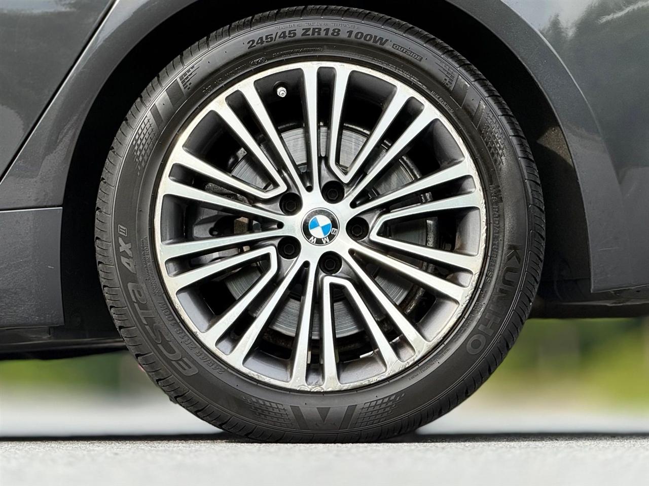 BMW 5 Series  2019