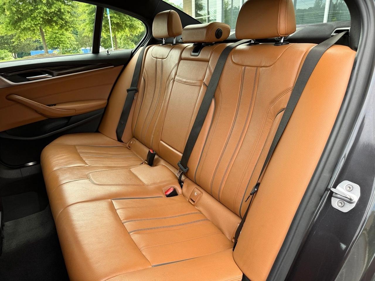 BMW 5 Series  2019