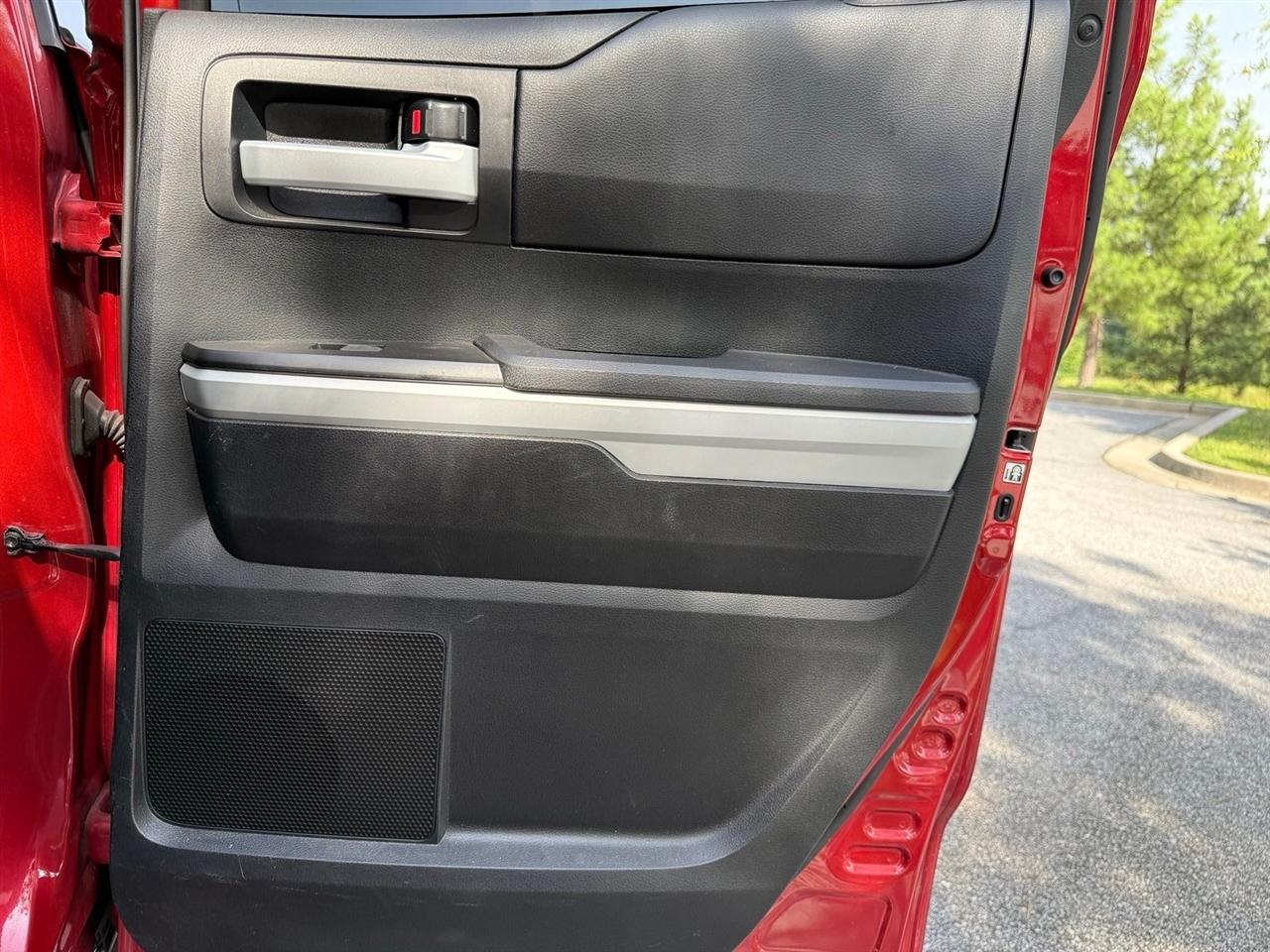 Toyota Tundra 4WD  2017