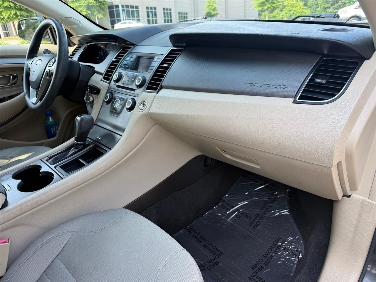 Ford Taurus  2016