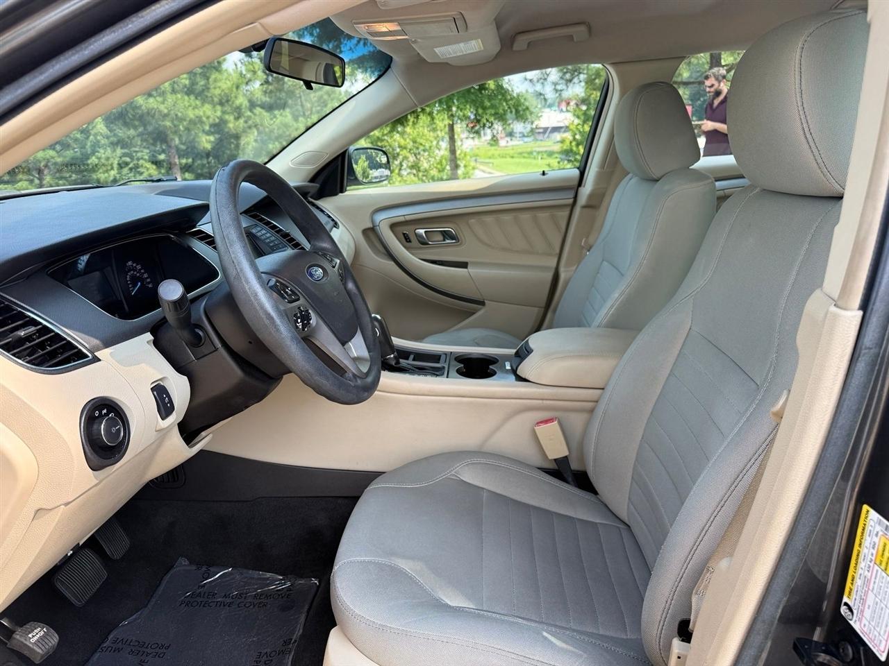 Ford Taurus  2016